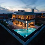 Perla Villa *